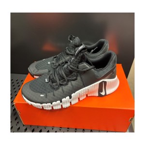 나이키 프리 메트콘5 블랙/화이트 남성용